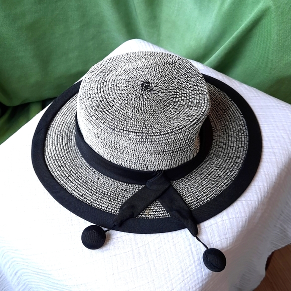 Accessories - Vintage black and white weave hat with pom pom ball accent 1950's